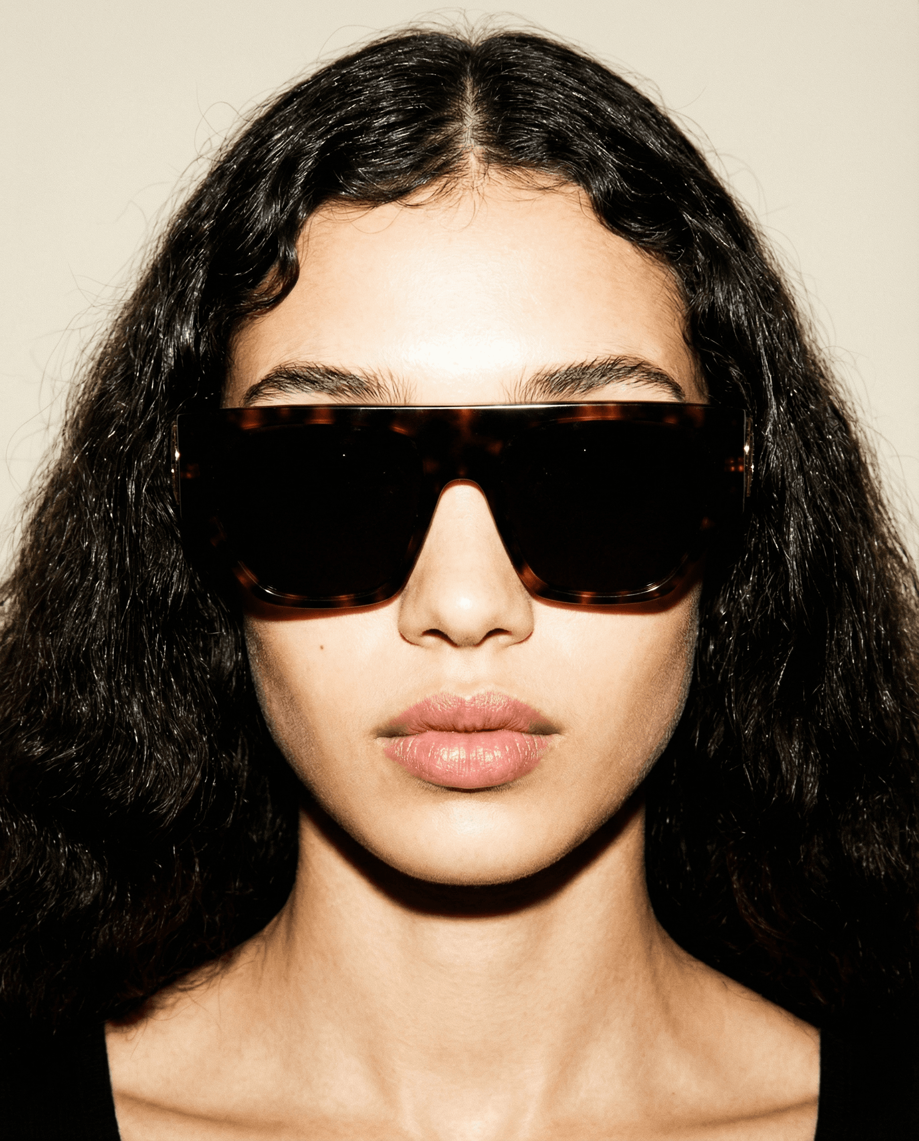 Fendi O’Lock sunglasses FE40108U in tortoiseshell acetate with square flat-top frame | designer eyewear