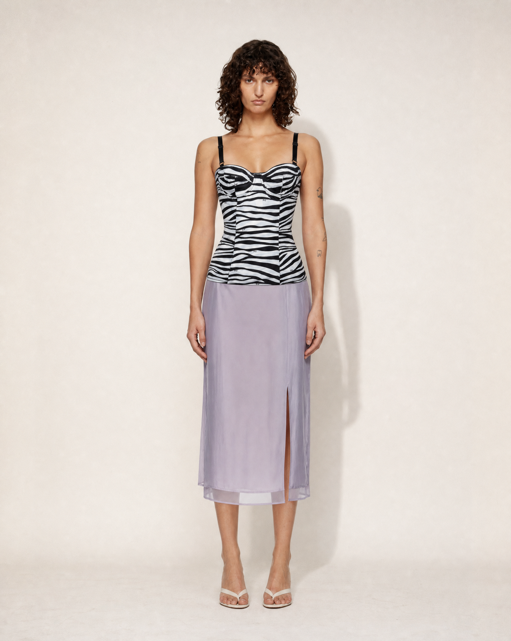 Vestido Midi Corsé Sin Tirantes de Seda - Era Contemporánea