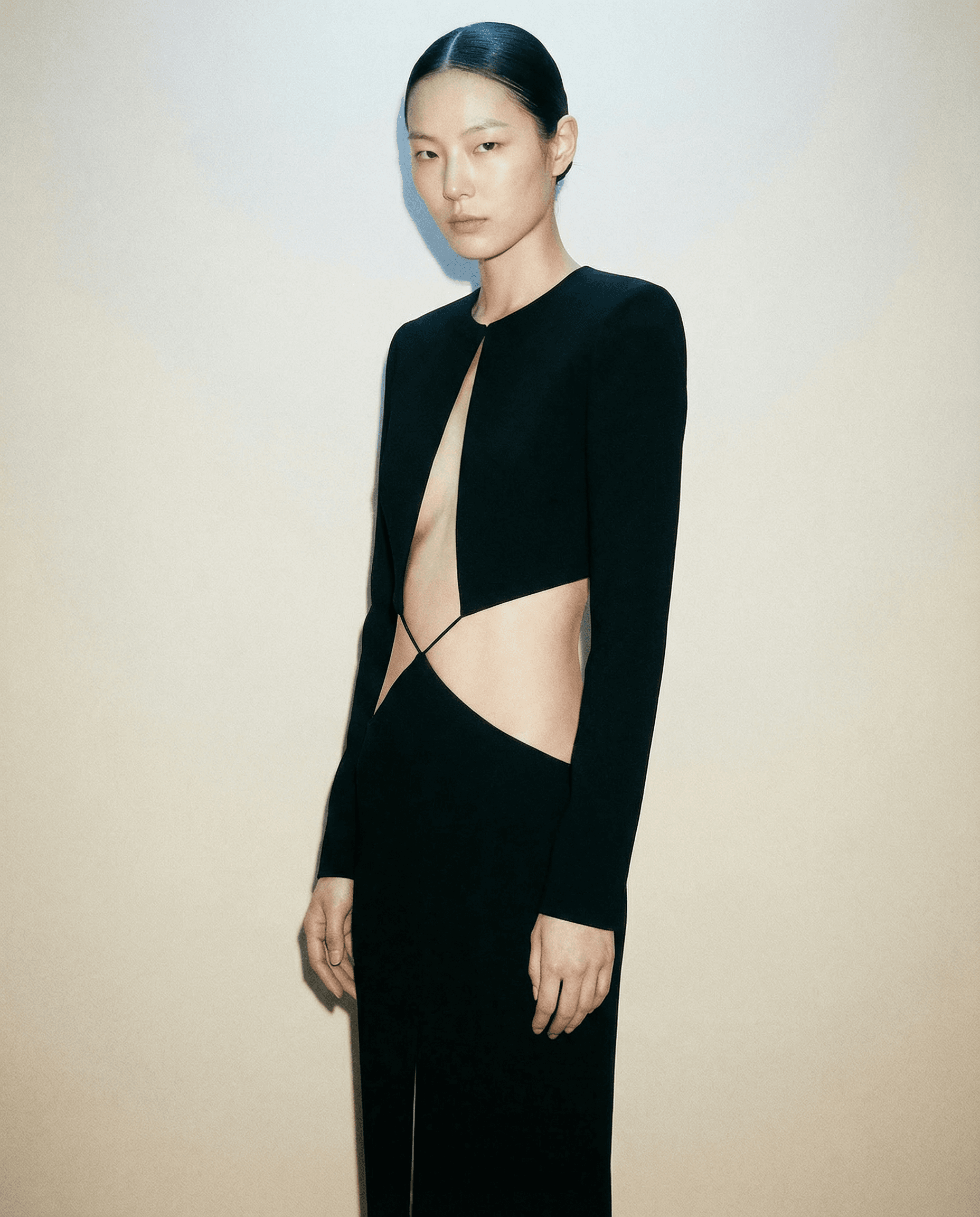 Monot black cut-out gown with long sleeves and column silhouette Mezzanotte Madrid