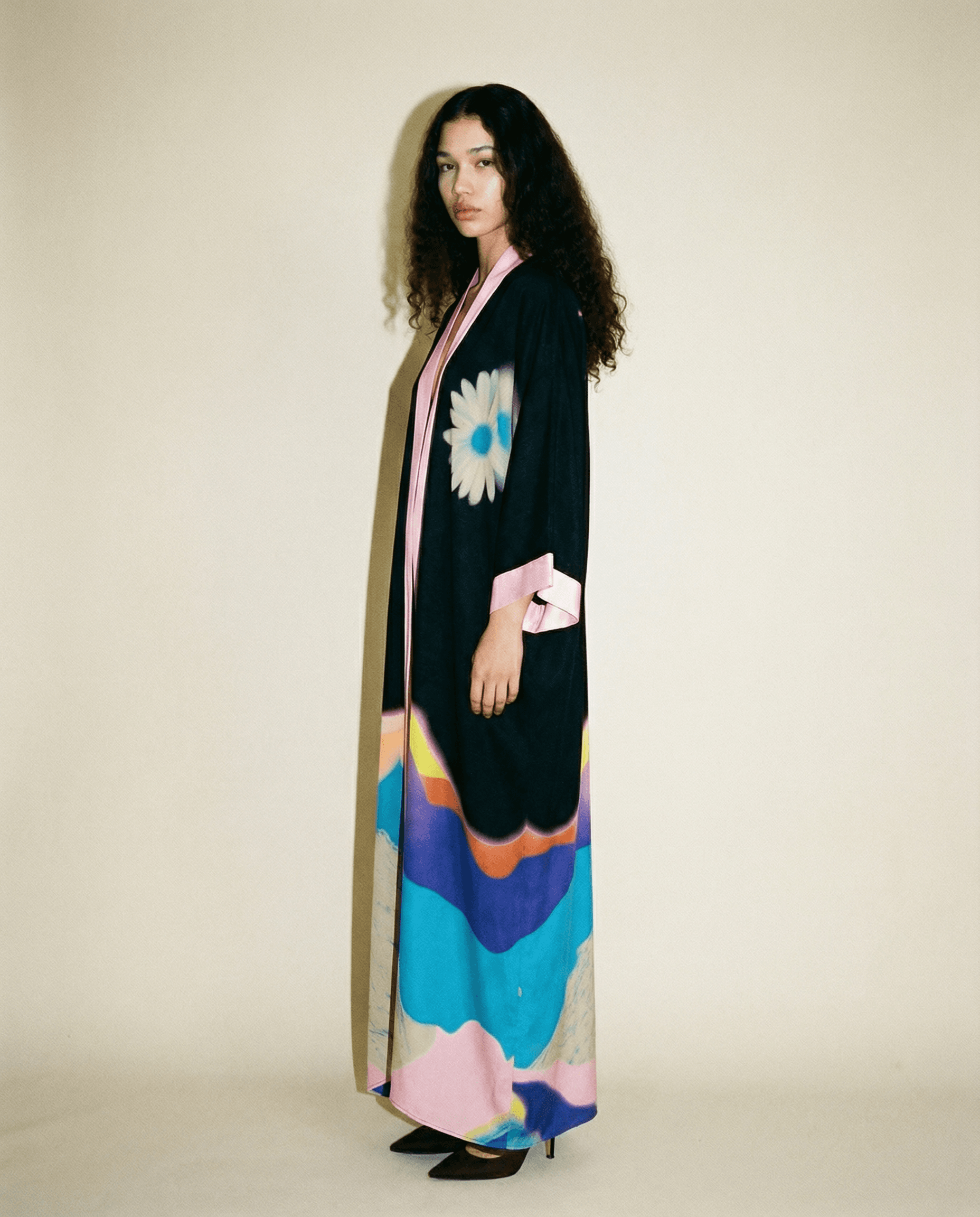 CONTEMPORARY Abstract Graphic Print Kimono.