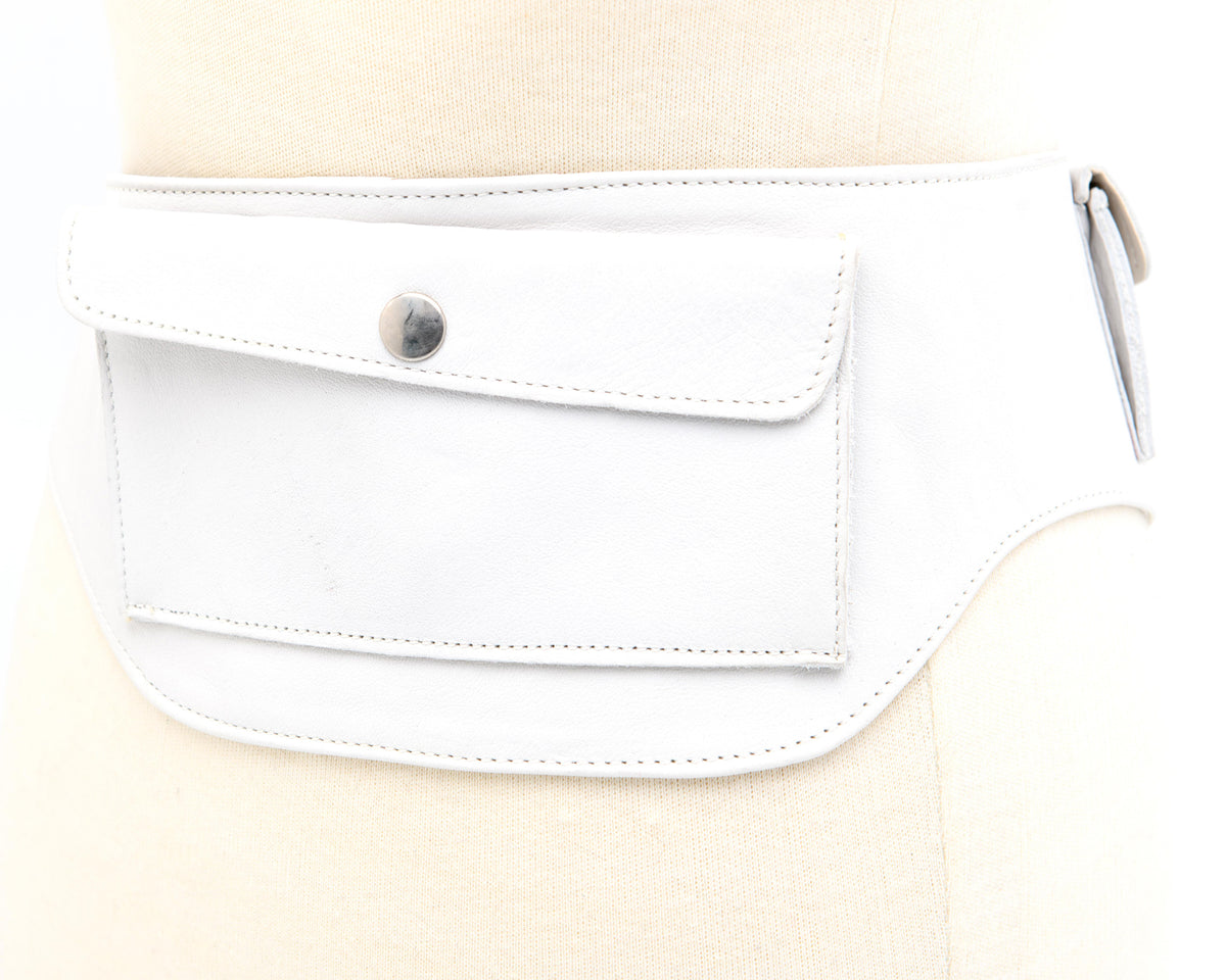 White calf leather belt with sculptural shape and functional pockets Rino belt Mezzanotte Madrid