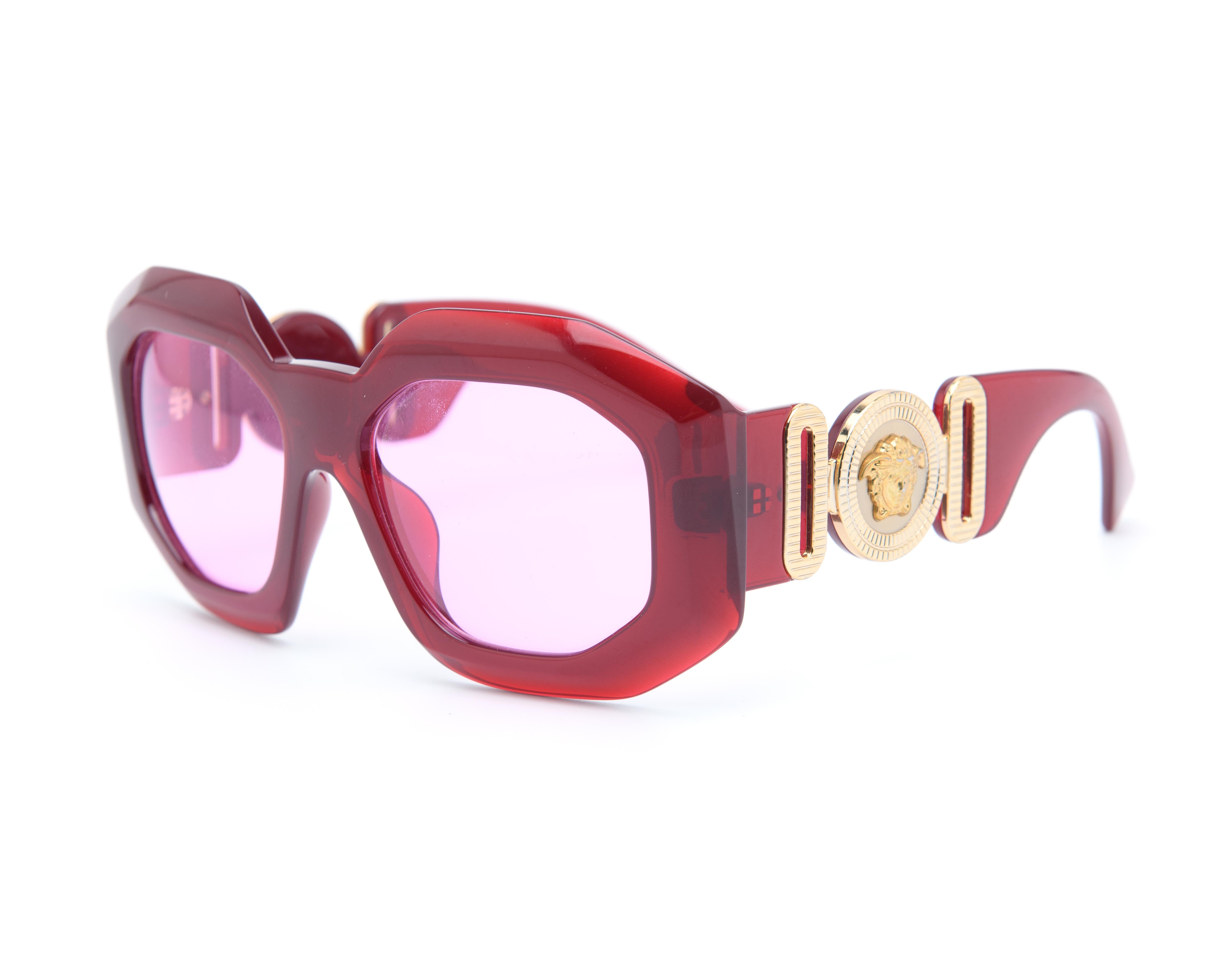 Red acetate sunglasses with fuchsia lenses and Medusa hardware | Versace statement eyewear Madrid