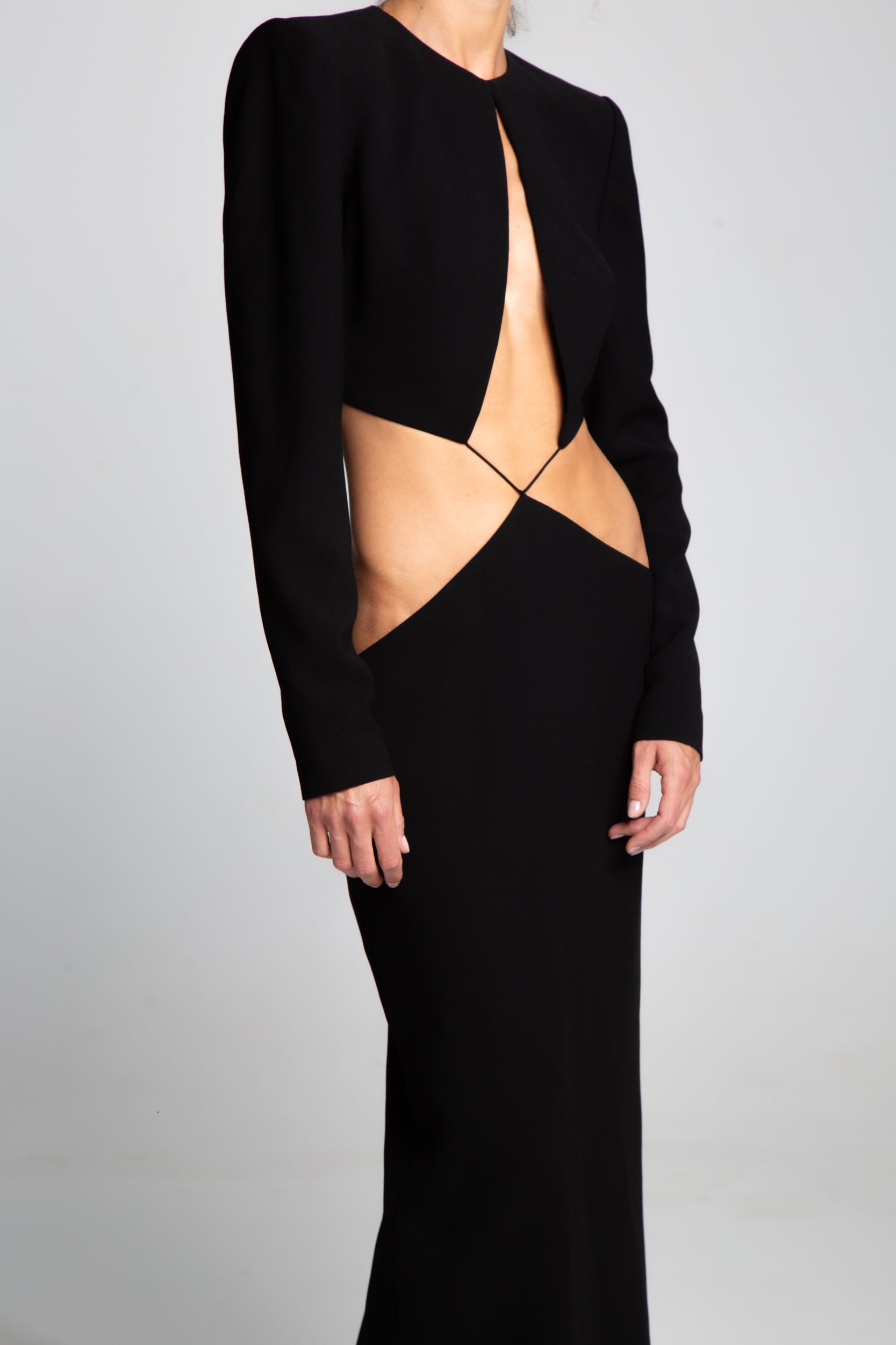 Vestido de noche esculpido con aberturas