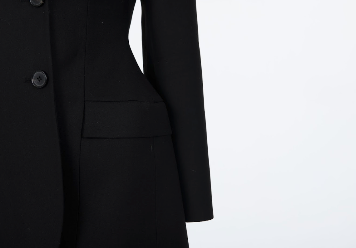 Contemporary black blazer with elongated hourglass cut