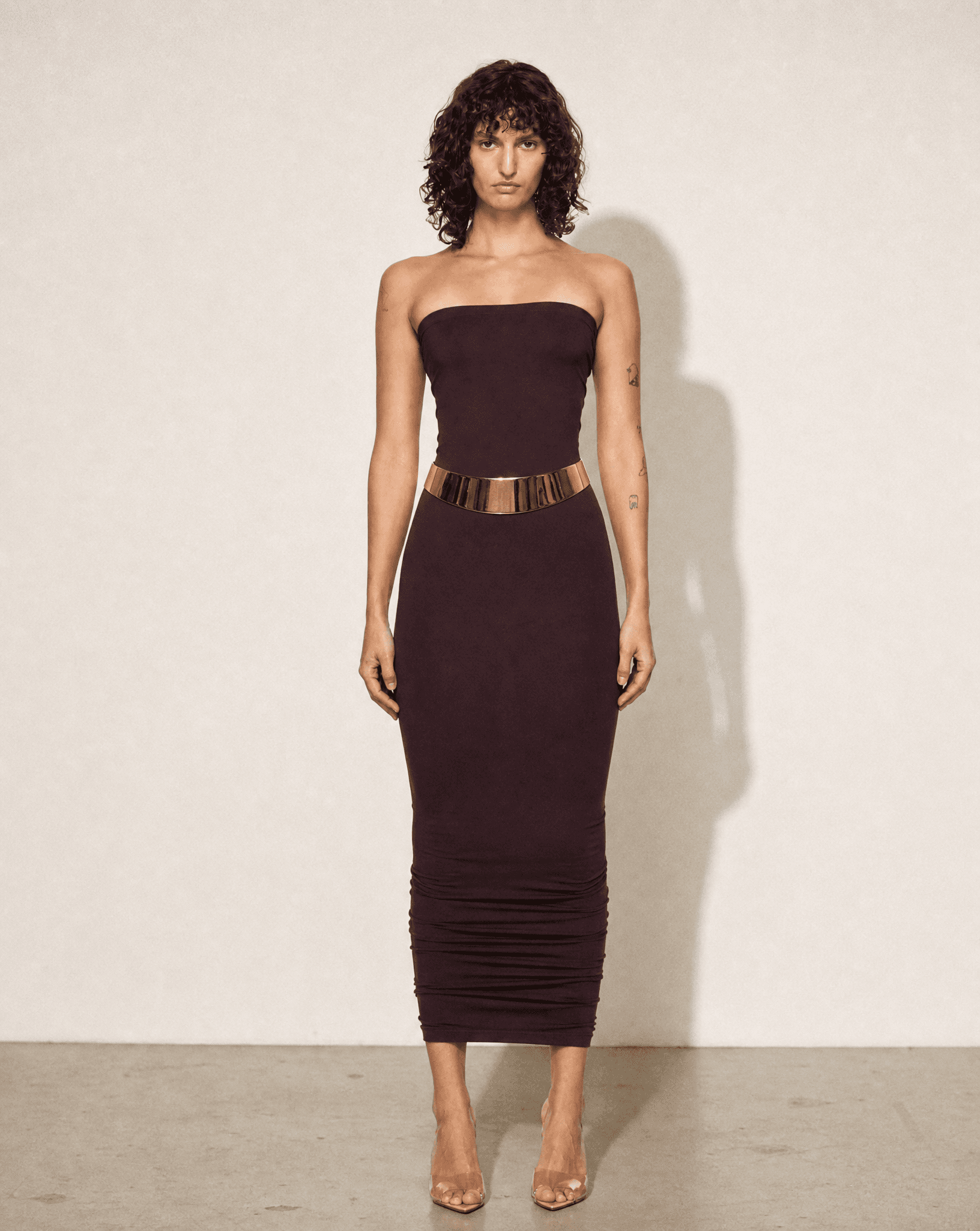 Archival Gucci by Tom Ford wide polished gold metal waist belt from the late 1990s, available at Mezzanotte Madrid.