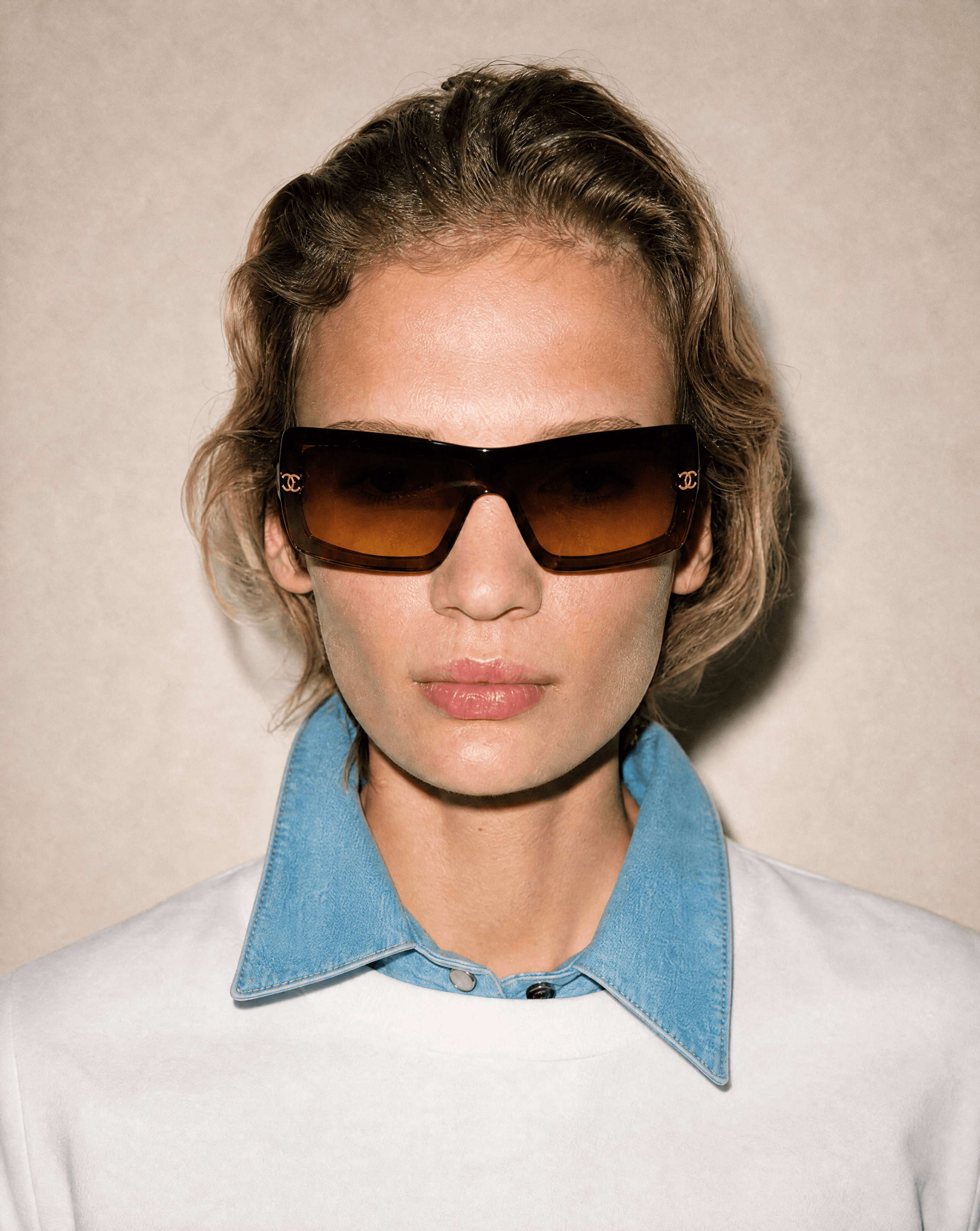 Vintage Chanel CC logo shield sunglasses with brown gradient lenses and tortoiseshell frame, available for purchase across Europe from Mezzanotte.