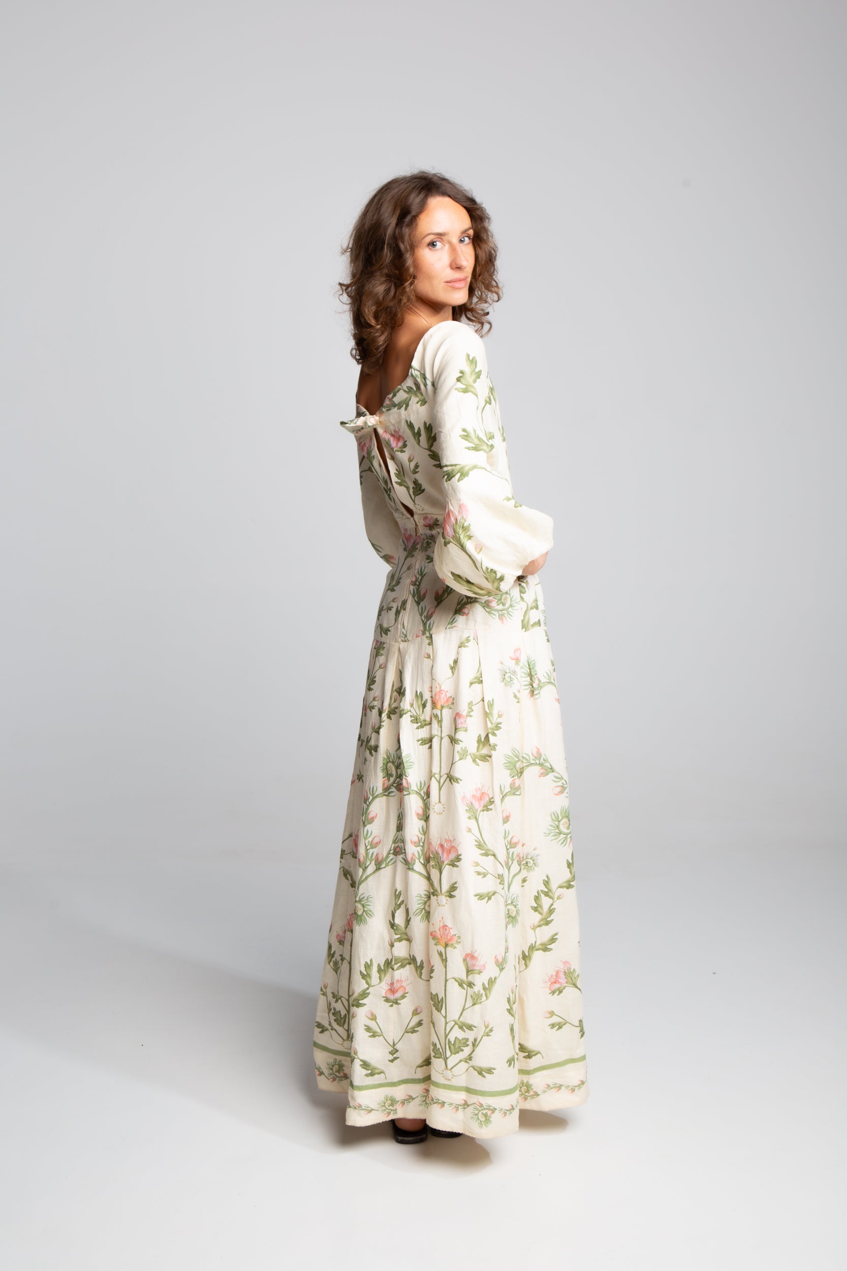 Geblümtes Leinen-Midikleid