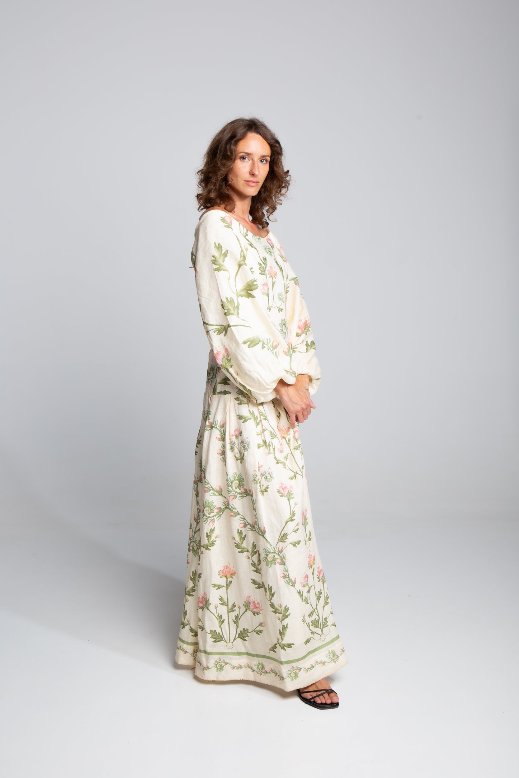Geblümtes Leinen-Midikleid