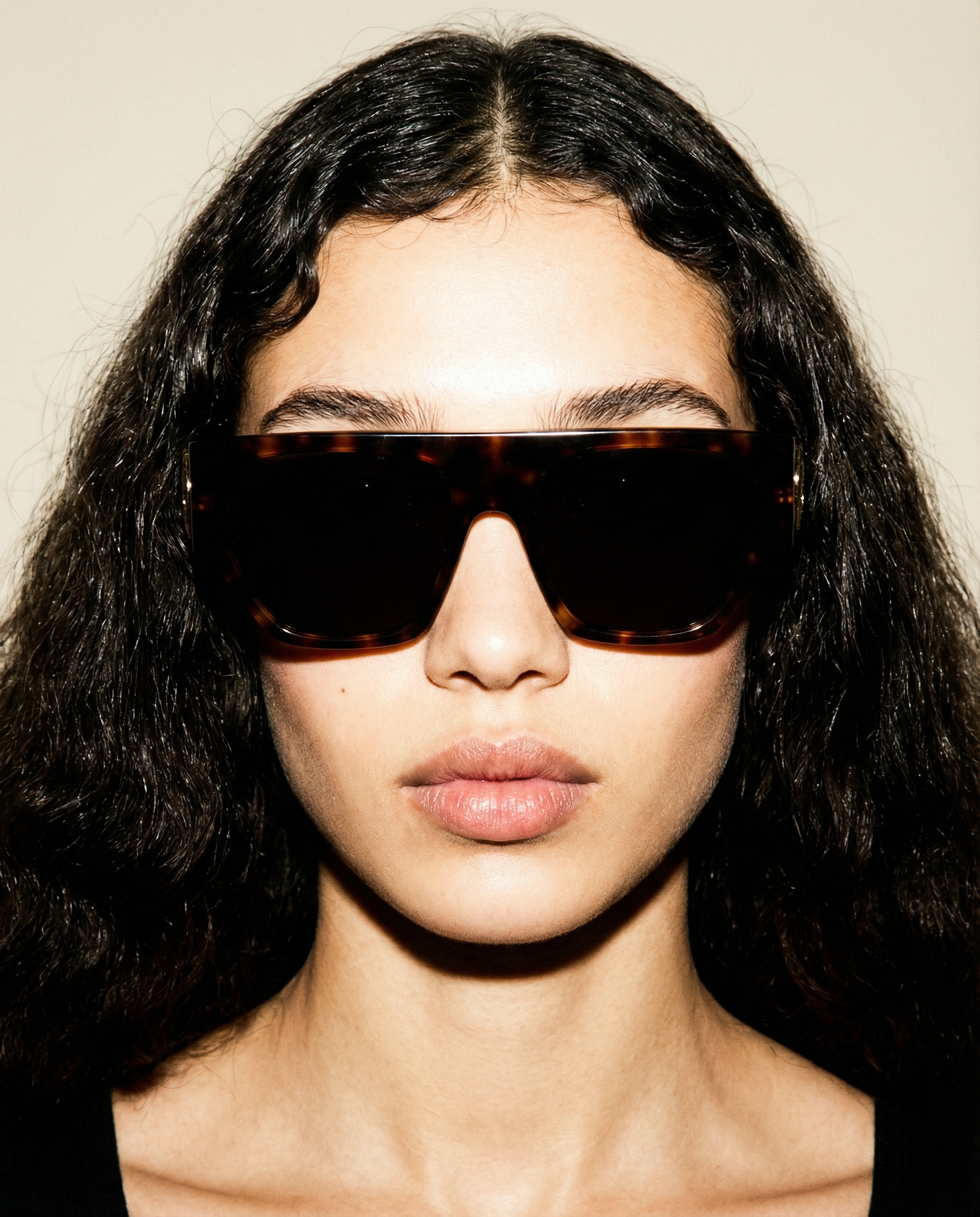 Fendi O’Lock sunglasses FE40108U in tortoiseshell acetate with square flat-top frame | designer eyewear