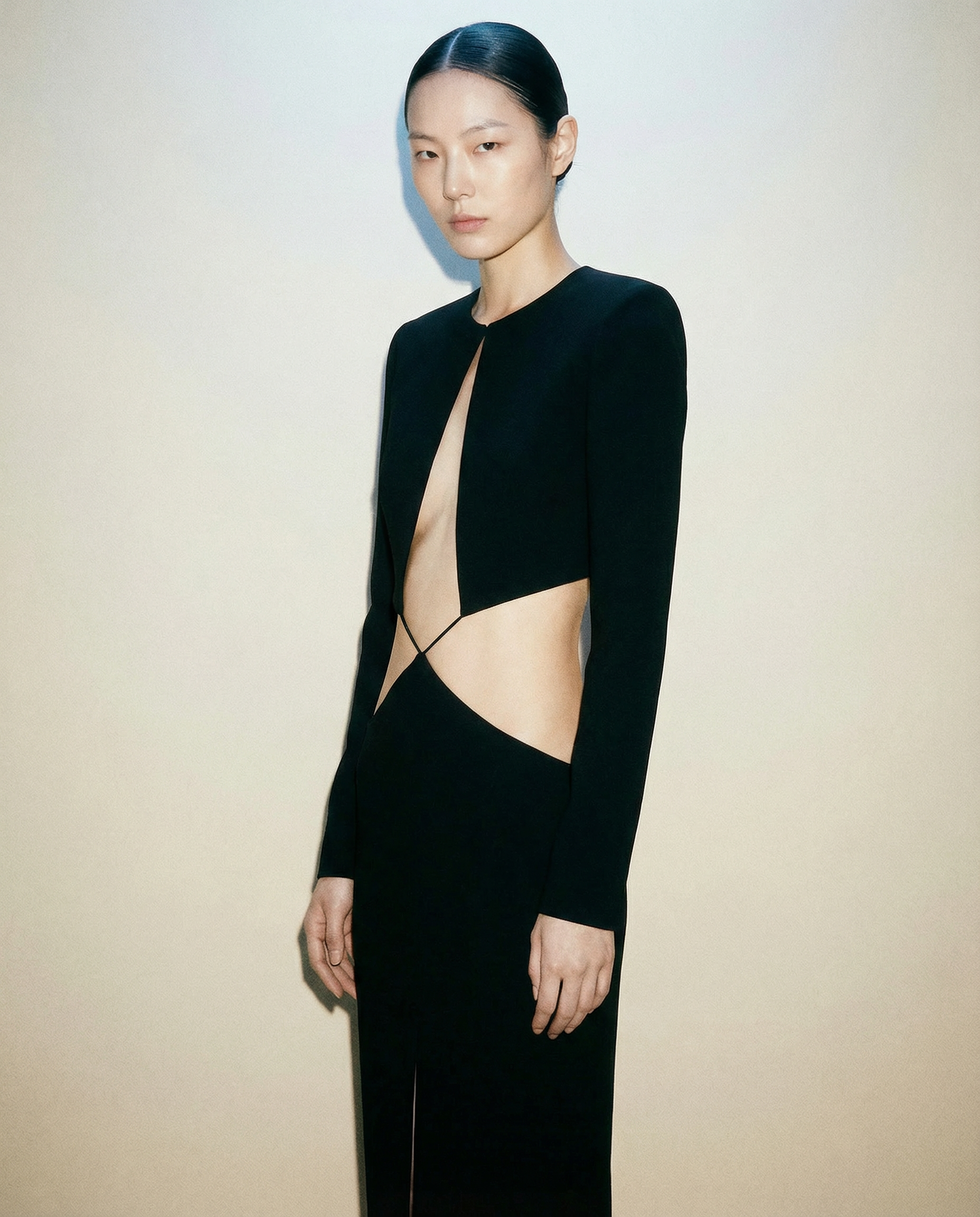 Monot black cut-out gown with long sleeves and column silhouette Mezzanotte Madrid