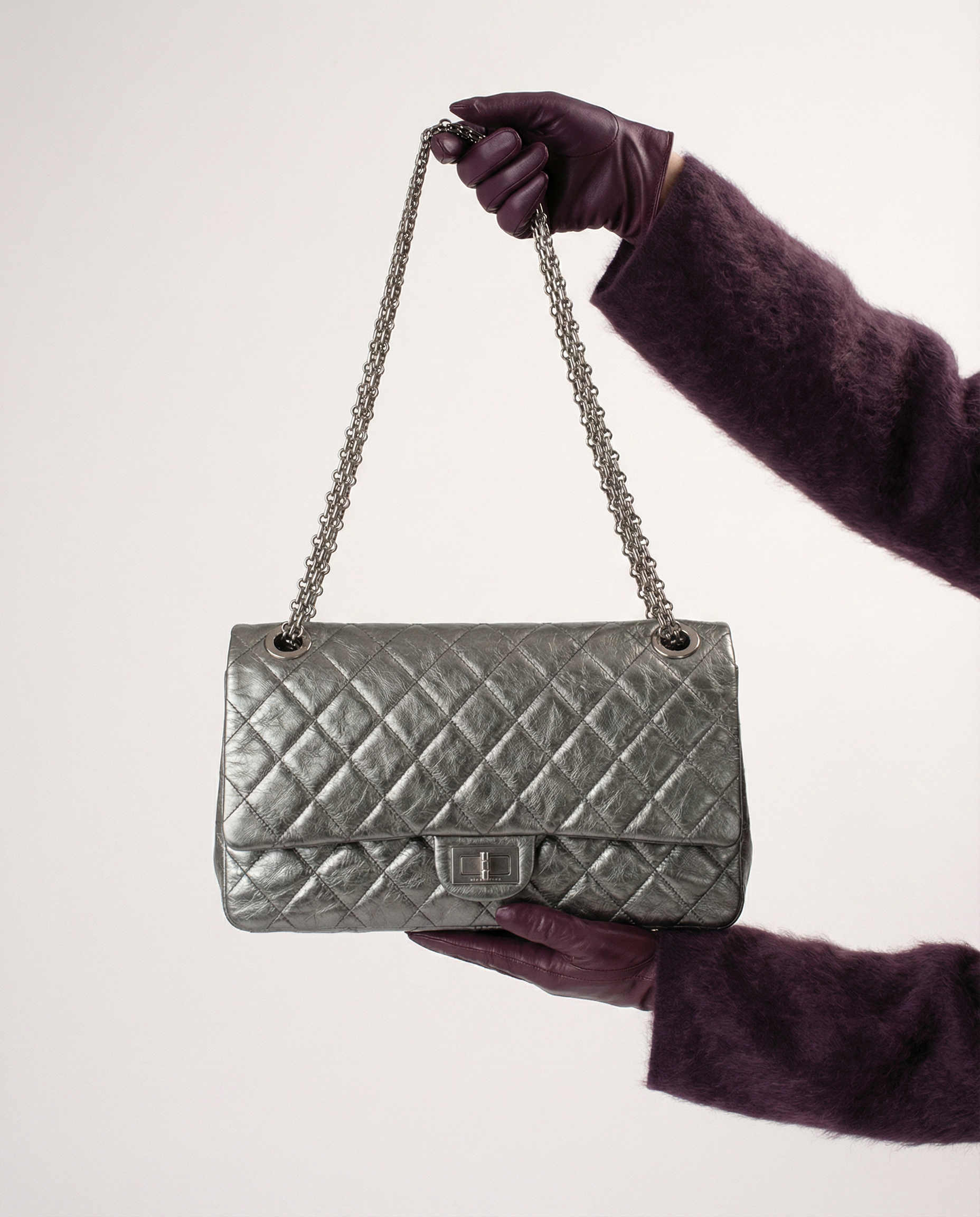 Chanel 2.55 Reissue 226 bag in aged calfskin with ruthenium chain Mezzanotte Madrid