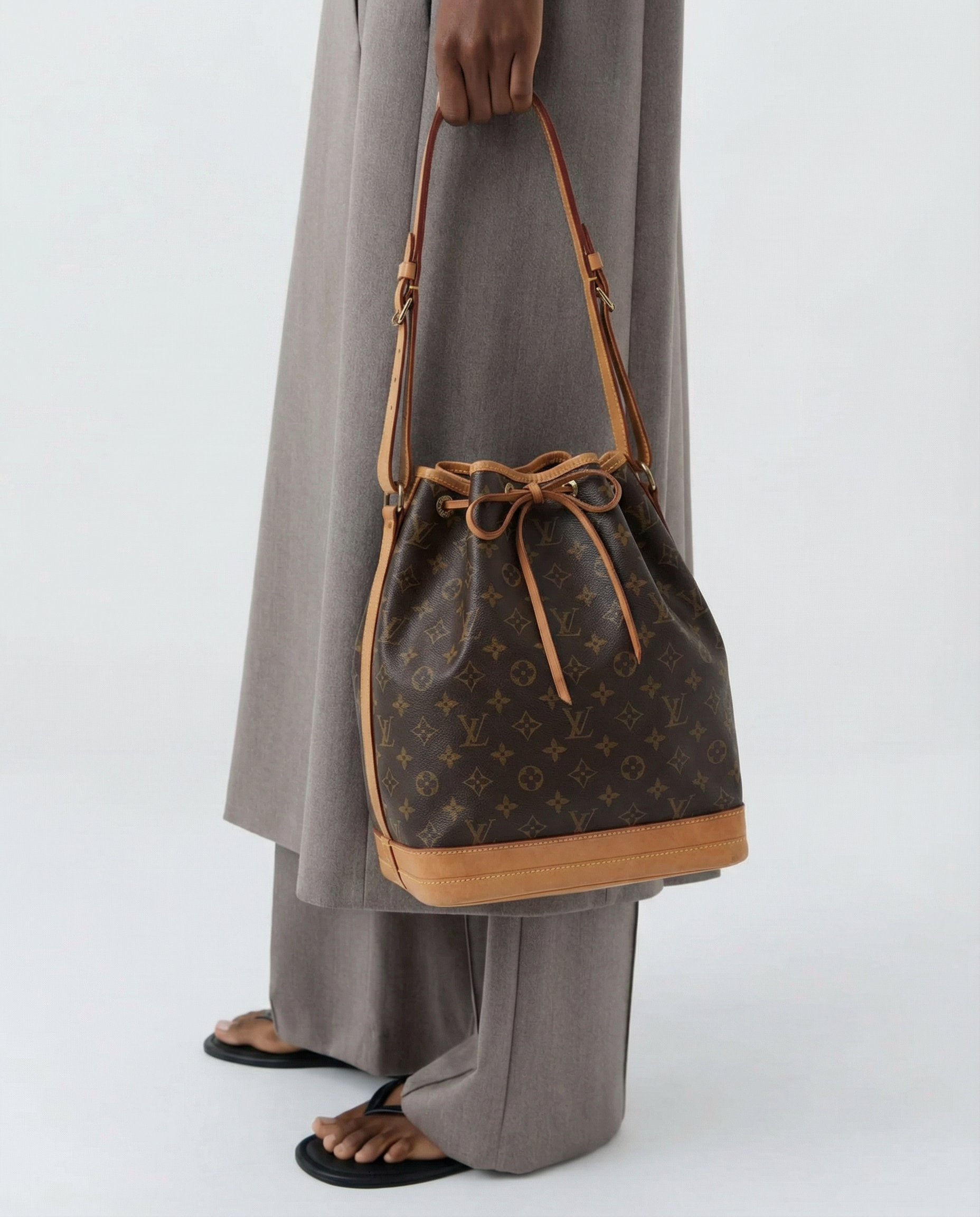 Louis Vuitton Noé bucket bag in monogram canvas with leather trim Mezzanotte Madrid