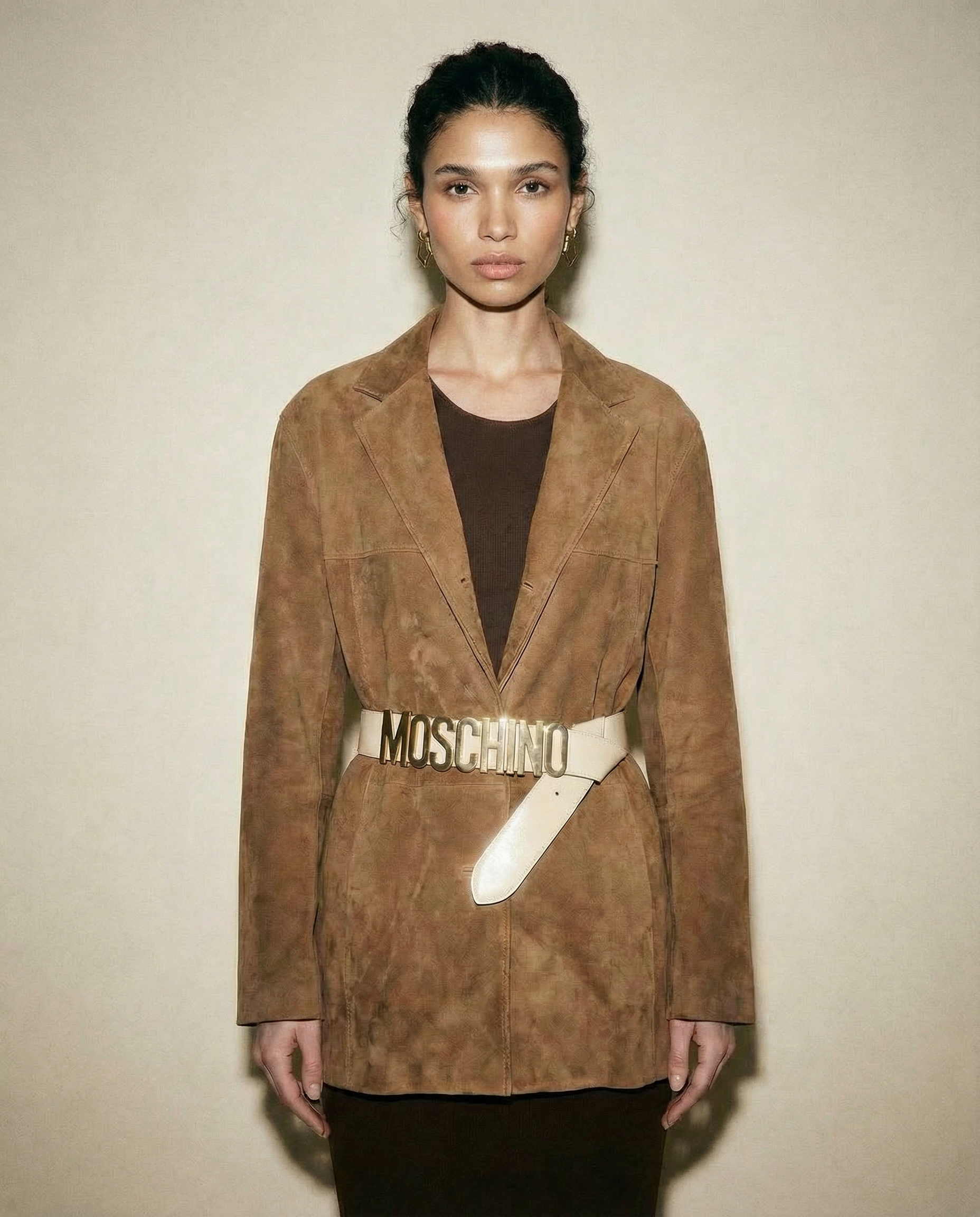 Moschino logo lettering belt in cream leather with gold hardware vintage statement accessory Mezzanotte Madrid