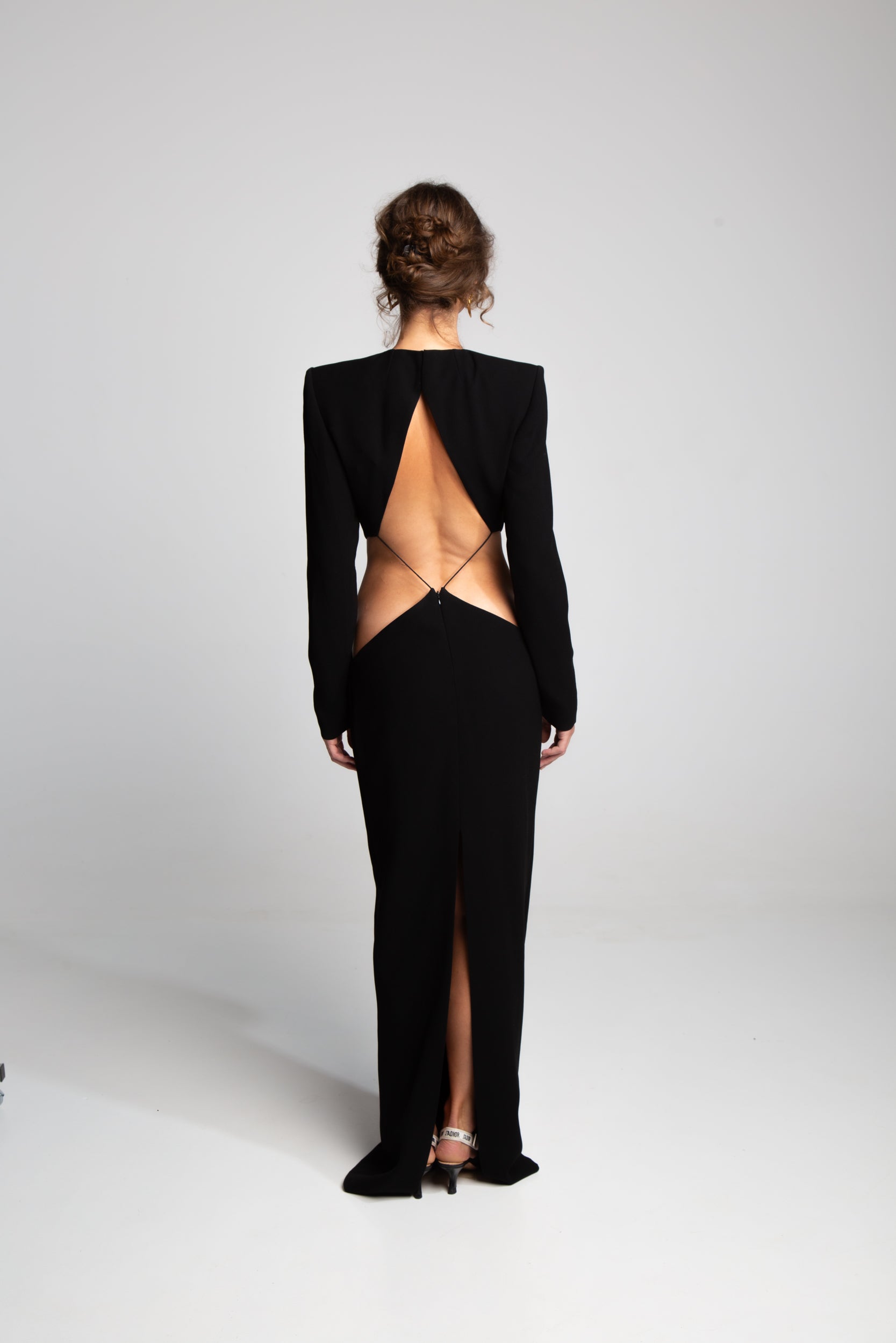 Vestido de noche esculpido con aberturas