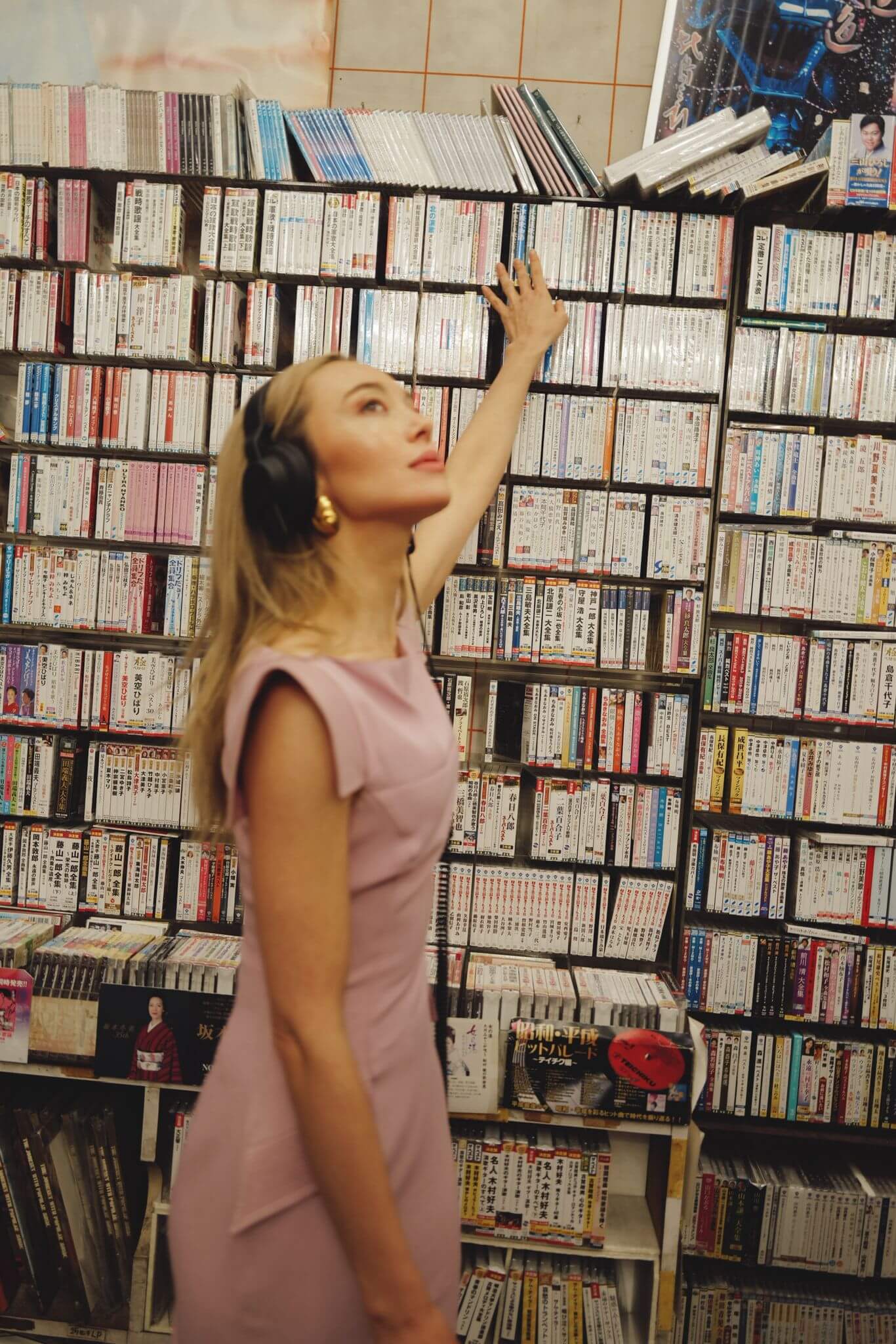 Pink Dior Boutique dress with clean lines and sculpted fit Mezzanotte Madrid