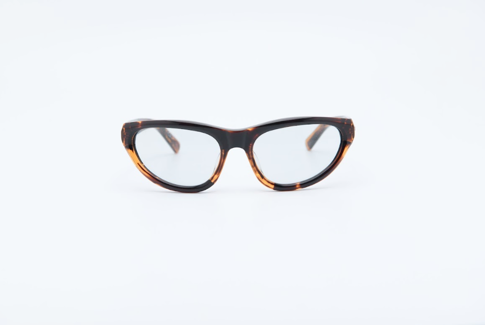 Tortoiseshell cat-eye optical glasses with blue light lenses by Blue Elephant | RECREO model