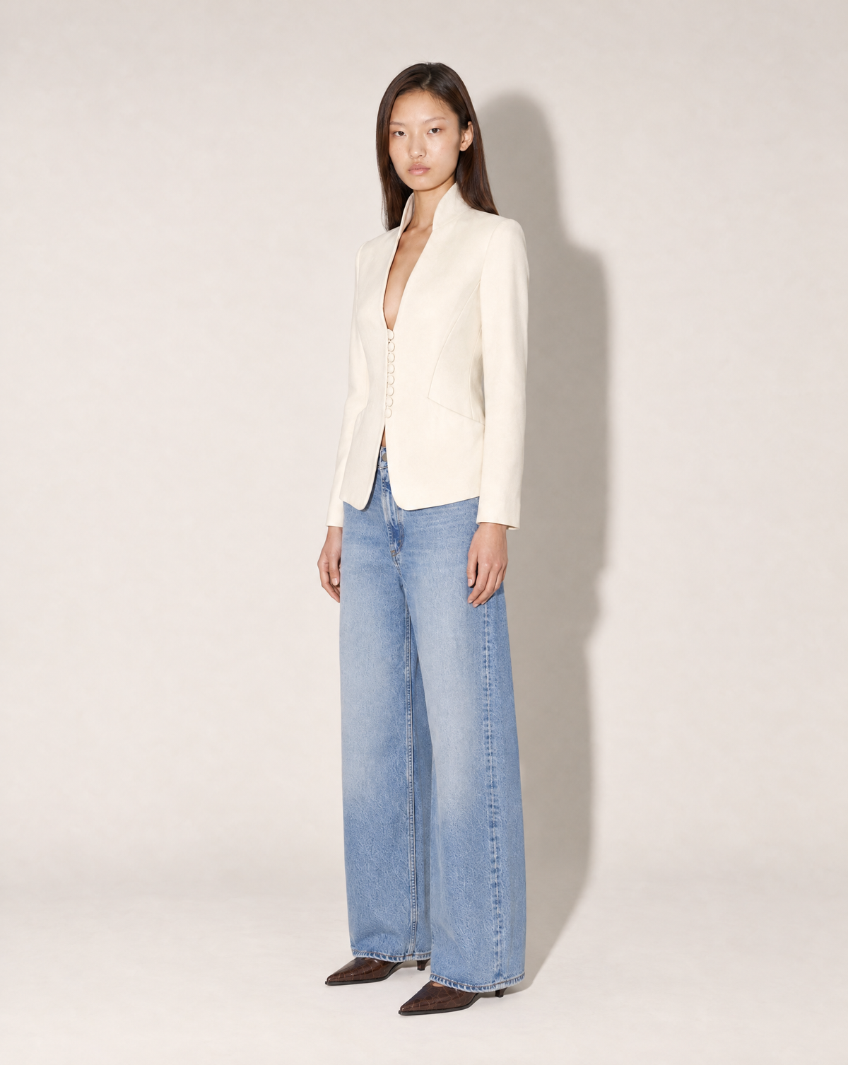 Shop this vintage Giorgio Armani blazer at Mezzanotte Vintage in Madrid. The ivory silk and wool blend, stand collar and sculpted shape make it a distinctive piece of late 1990s to early 2000s Italian tailoring.