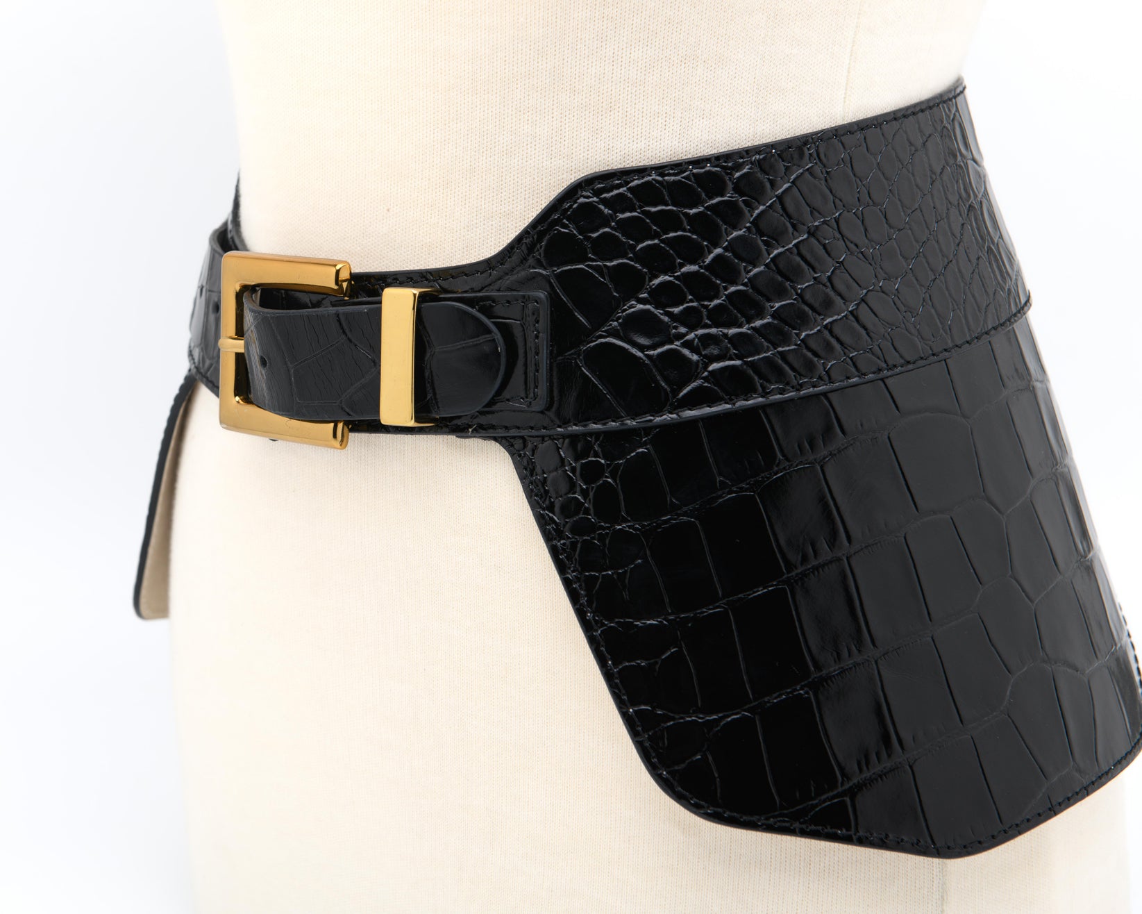 Wide black leather corset belt with croc texture and structured panels | contemporary statement accessory Madrid