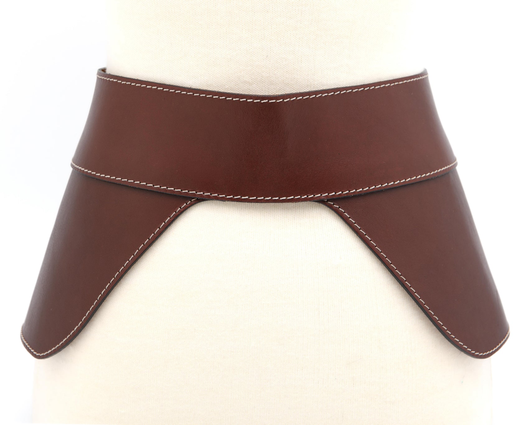 Wide brown leather corset belt by Uterqüe with sculptural shape and buckle detail | designer belt rental and sale Madrid