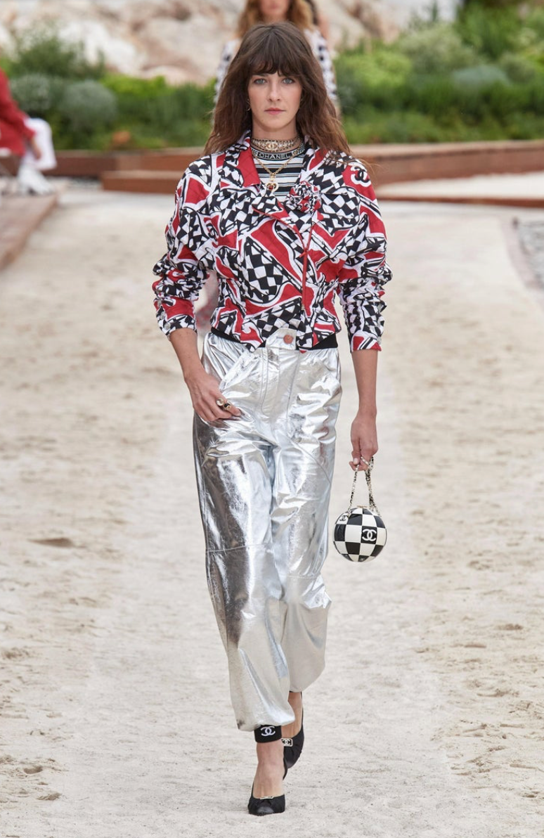 Chanel Cruise 2020 runway look from Virginie Viard’s debut solo collection featuring the striped logo knit. Buy across Europe at Mezzanotte.