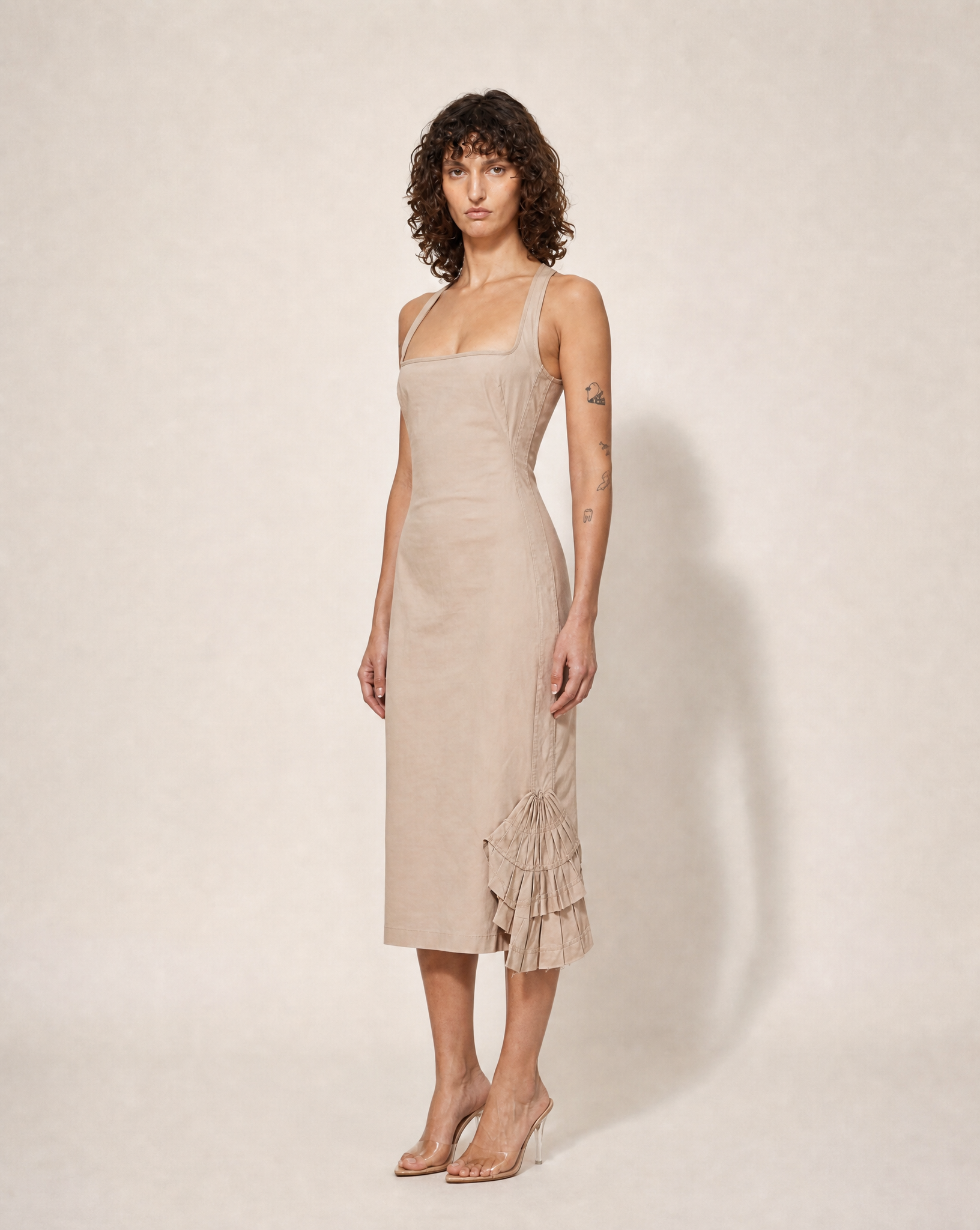 Side view of the Runway Gucci by Tom Ford Fall Winter 2003 champagne silk slip dress with side vents.
